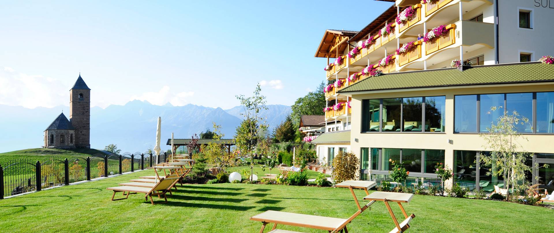 Hafling Hotel Sulfner Liegewiese | Avelengo Hotel Sulfner prato per prendere il sole | Hafling Hotel Sulfner sunbathing lawn